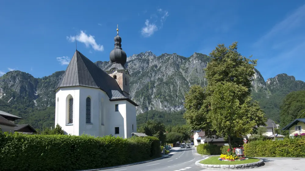 Wallfahrtskirche St. Leonhard, Grödig bei Salzburg mit Untersberg