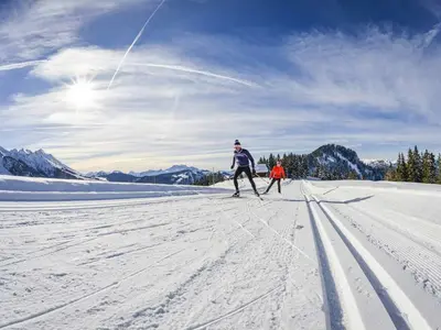 Langläufer auf der Skatingspur © David Machet