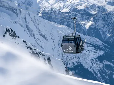 Gletscher-Gondelbahn in La Plagne © OTGP