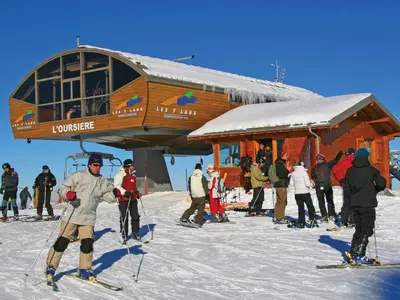Skifahrer an der Bergstation von Les Sept Laux © Les 7 Laux