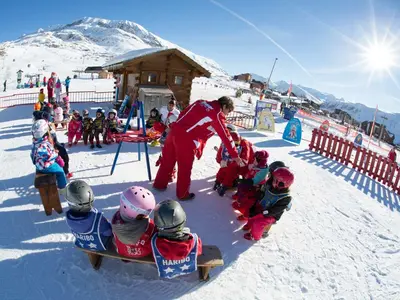 Kinder im Skikindergarten Alpe d'Huez © Laurent Salino / Alpe d?Huez Tourisme