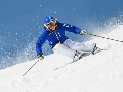 Skifahrer bei der Abfahrt in Alpe d'Huez © Laurent Salino / Alpe d?Huez Tourisme