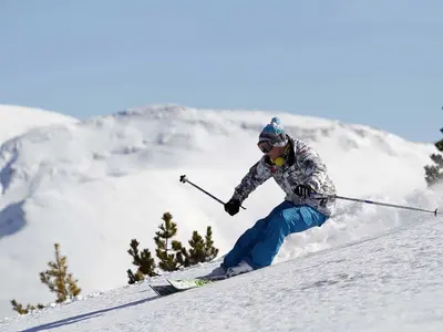 Skifahrer bei der Abfahrt © OT du Dèvoluy