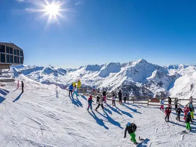 Skifahrer an der Bergstation © R. Palomba / Stations du Mercantour