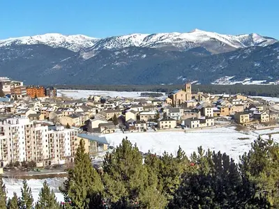 Blick auf den Ort Les Angles © Ensopegador, Wikimedia Commons