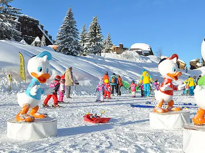 Lustige Figuren im Kinderland © S. Lerendu - Avoriaz tourisme