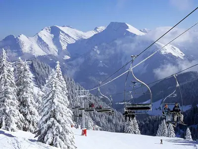 Sessellift mit Bergpanorama © OT St. Jean d'Aulps