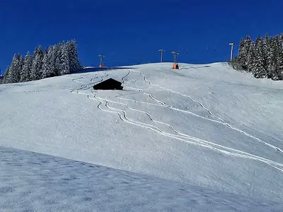 Piste mit Pulverschnee in Les Contamines Montjoie © SECMH (CC BY-SA 2.0 FR)