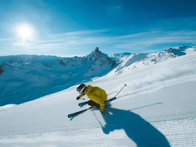 Skifahrer in Courchevel © Arthur Bertrand