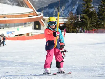 Kinder am Schlepplift © Corbier Tourisme_IMC