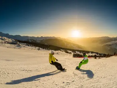 Skifahren bei Sonnenuntergang © paradiski