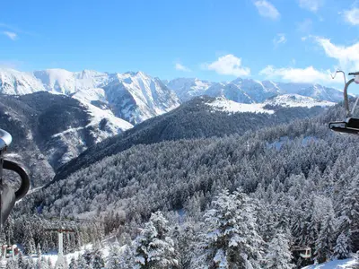 Aussicht vom Lift ins Skigebiet © Ax 3 Domaines