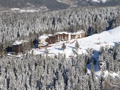 Blick auf Hotels direkt an der Piste in Chabanon © Station de Chabanon