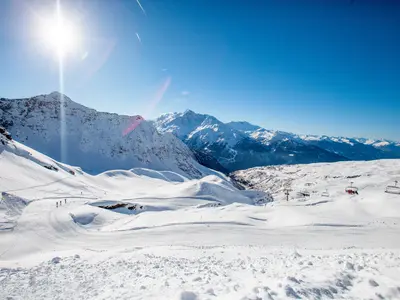 Spektakuläre Skipiste von 2.800 Meter hohen Bergstation des Mont Valaisan © Domaine Skiable de La Rosière