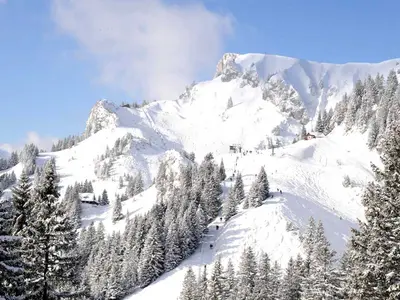 Piste mit Mittelstation © Hubert Walther, Brauneck Bergbahn