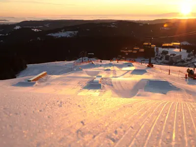 Der Snowpark im Morgenrot © Liftverbund Feldberg / Martin Herrmann