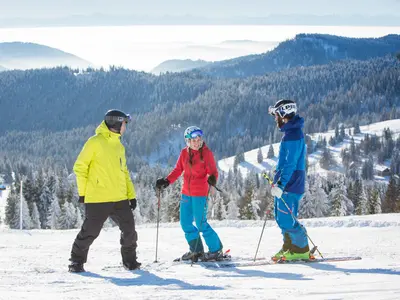 Wintersportgruppe auf einer Piste am Feldberg © Liftverbund Feldberg