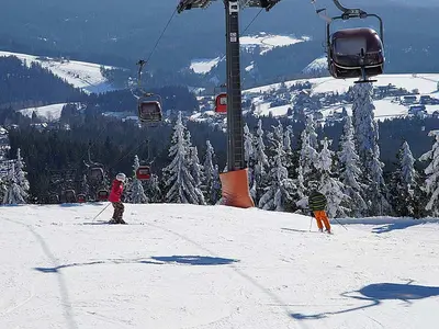 Skifahrer auf der Abfahrt Süd am Ochsenkopf © Tourismus & Marketing GbmH Ochsenkopf