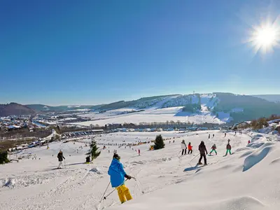 Blick auf die Piste am Ritzhagen in Willingen © Skigebiet Willingen