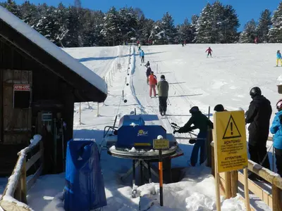 Skifahrer an der Talstation des Übungslifts © Skiparadies-Kranzberg