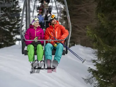 Zwei Personen im Sessellift © AktivArena am Kolben