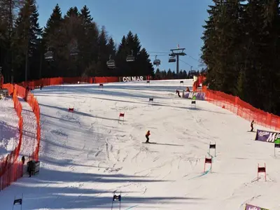 Piste mit Slalom © Bergbahnen Ofterschwang-Gunzesried GmbH