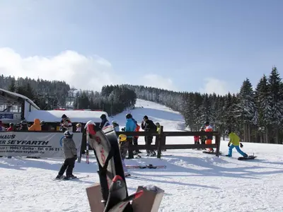 Buntes Treiben am Fallbachhang © www.oberhof.de