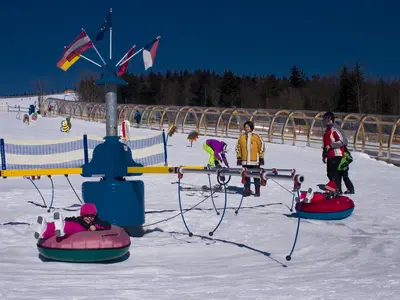 Ski-Karussell im Junior-Ski-Zirkus © Familien-Winterland Mitterdorf