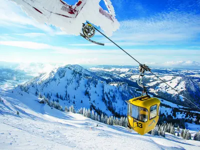Am Hochgrat bringt die Gäste eine historische Gondelbahn aus dem Jahr 1972 zum Gipfel © Moritz Sonntag