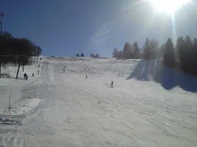 Blick auf die Piste und den LIft  im Skigebiet Hohegeiß © Ski & Rodel Centrum Hohegeiß