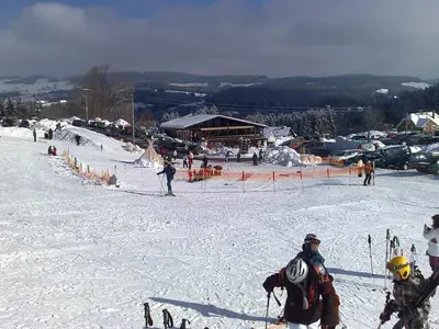 Skihütte am Tag © Skizentrum Thoma