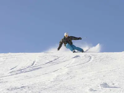 Skifahrer auf der Piste © Hochschwarzwald / Thomas Latzel
