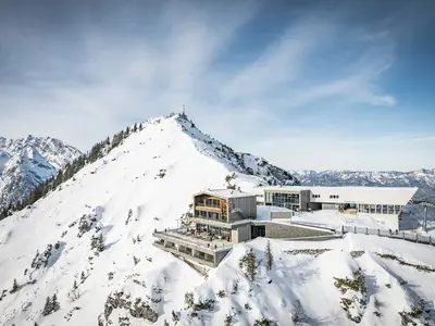 Toll gelegen mit atemberaubender Aussicht liegt die Jenner Bergstation auf rund 1.800 m Höhe © Berchtesgadener Bergbahn AG