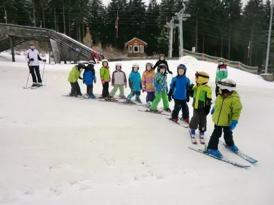 Kinder beim Skikurs an den Klausenlifte Mehlmeisel © Klausenlifte Mehlmeisel