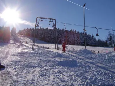 Blick auf den Lift im Skigebiet Altenberg © Skilift Altenberg