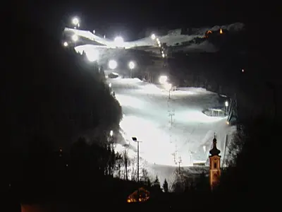 Beleuchtete Piste © Hocheck Bergbahnen