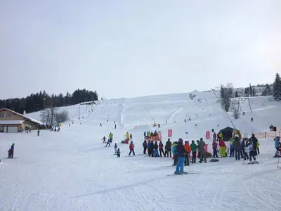 Blick auf Piste mit Skifahrer © Thalerhöhe Skilifte
