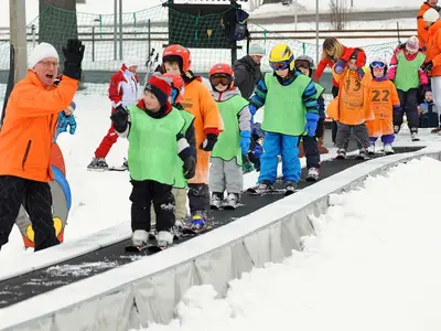 Kinderskikurs auf dem Zauperteppich in Holzhau © Snowsports - Skigebiet Holzhau