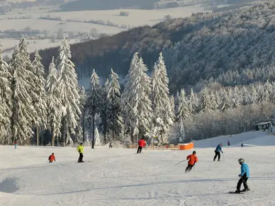 Skifahren im Skizentrum Wasserkuppe © Wiegand Erlebnisberge GmbH