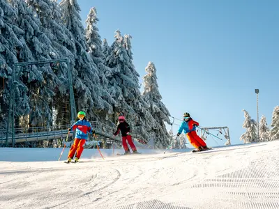 Skifahren auf der Wasserkuppe © Wiegand Erlebnisberge GmbH / Phillip Mähtner