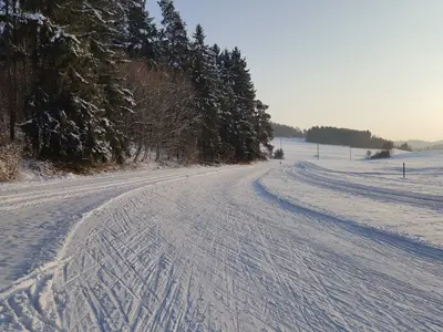 Loipe in Sonnenbühl am Abend © GEMEINDE SONNENBÜHL