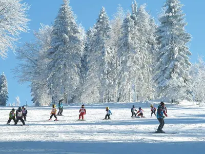Kinder im Skikurs © Silberbergbahn Freizeitanlagen GmbH & Co.KG