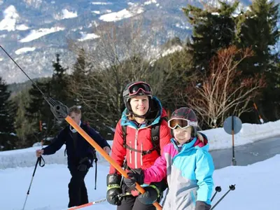 Mutter mit Kind am Schlepplift © Skilifte Rossfeld