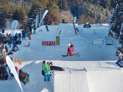 Skifahrer im Snowpark  © Skidorf Neuastenberg