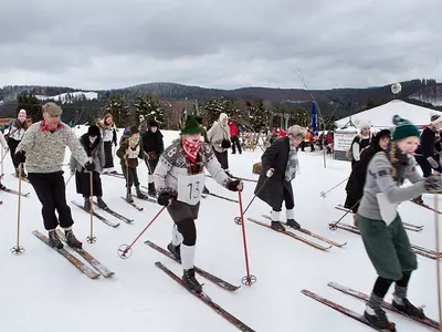 Skifahrer beim Nostalgie-Skirennen © Skidorf Neuastenberg
