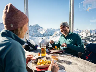 Mittagspause vor dem Widderstein © OBERSTDORF·KLEINWALSERTAL BERGBAHNEN / Fotograf: Frithjof Kjer