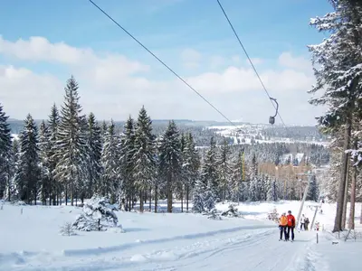 Schlepplift mit Piste © Skiliftbetriebe Ernstthal