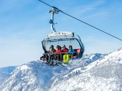 4er Sessellift mit Skifahrer © Bergbahnen Hindelang-Oberjoch AG