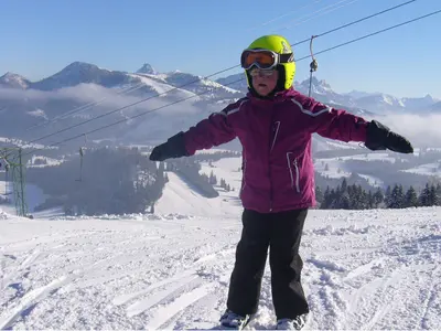 Kinde auf der Piste vor dem Großen Spieserlift © Spieserlifte Unterjoch