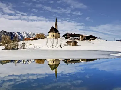 Blick zur Nikolauskirche von Einsiedl bei Inzell © Inzell